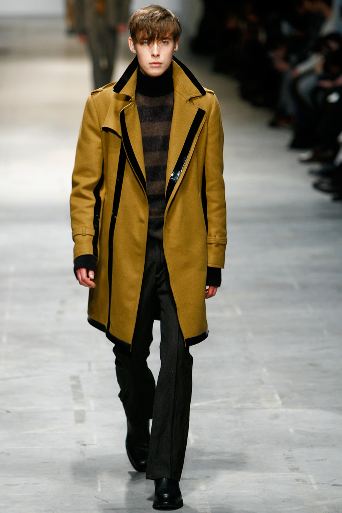 Costume National 2011ﶬbDƬ