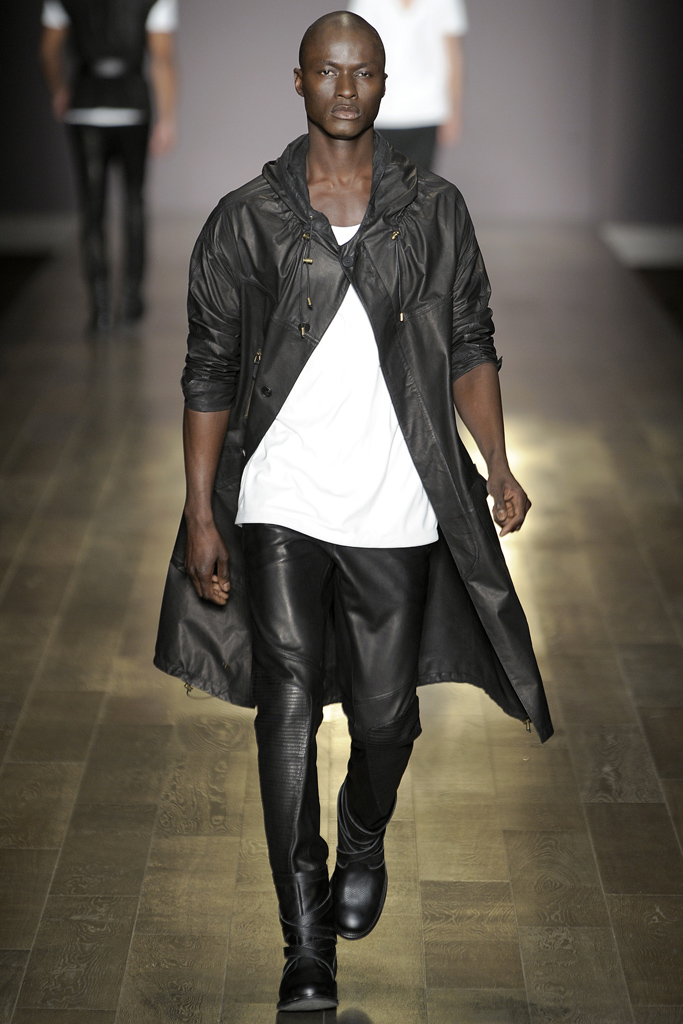 Trussardi 2011ﶬbDƬ