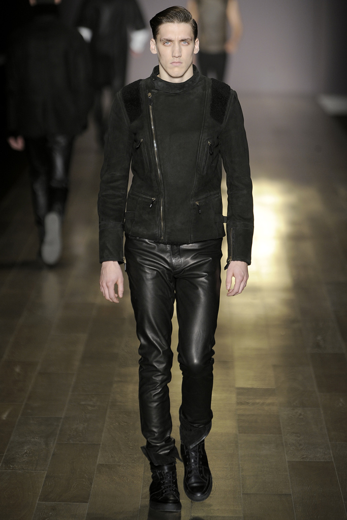 Trussardi 2011ﶬbDƬ