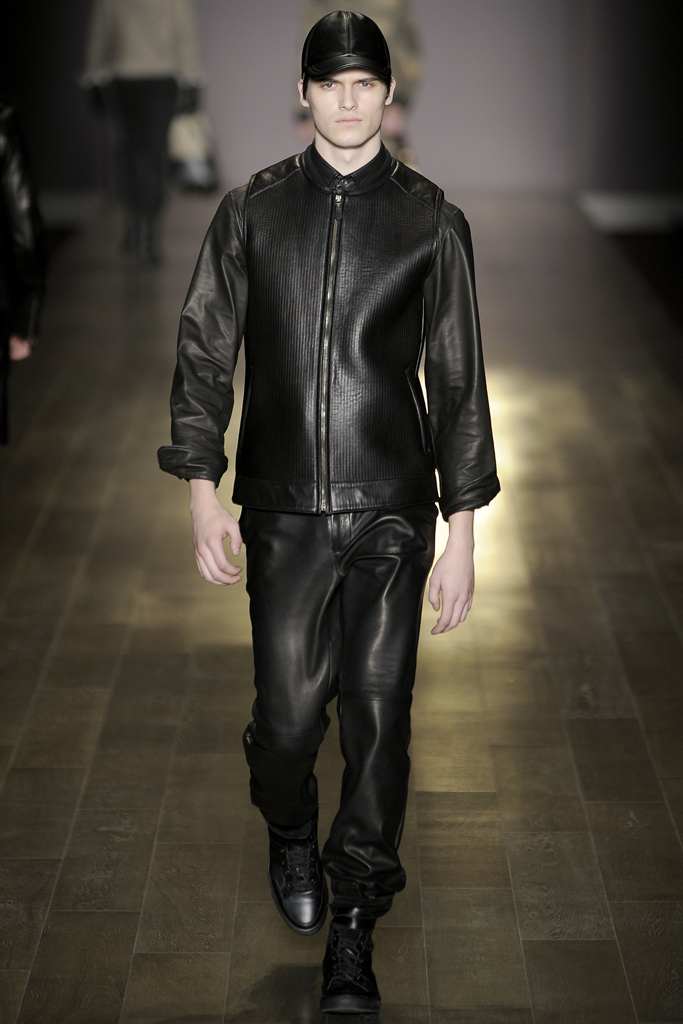 Trussardi 2011ﶬbDƬ