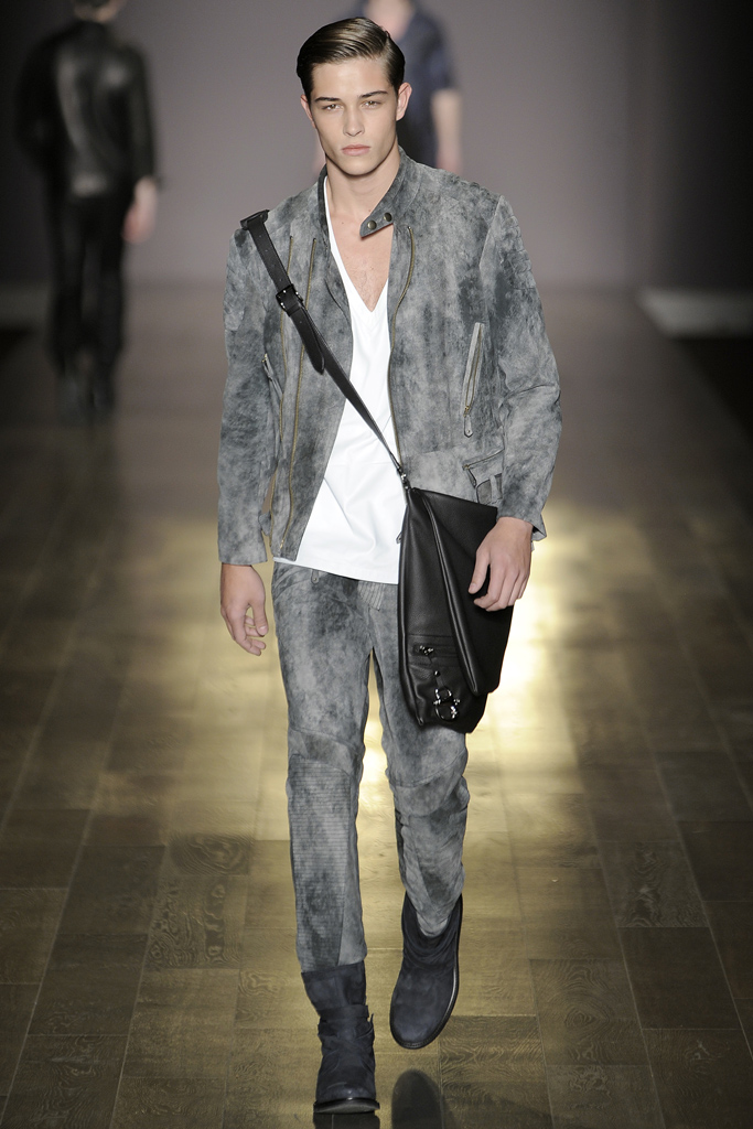 Trussardi 2011ﶬbDƬ