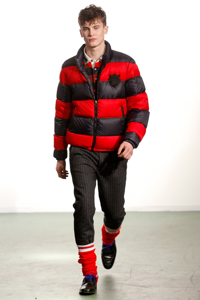 Moschino 2011 ﶬbDƬ