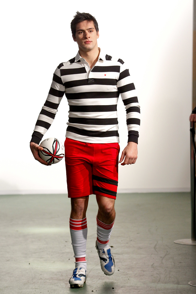 Moschino 2011 秋冬男裝高清圖片