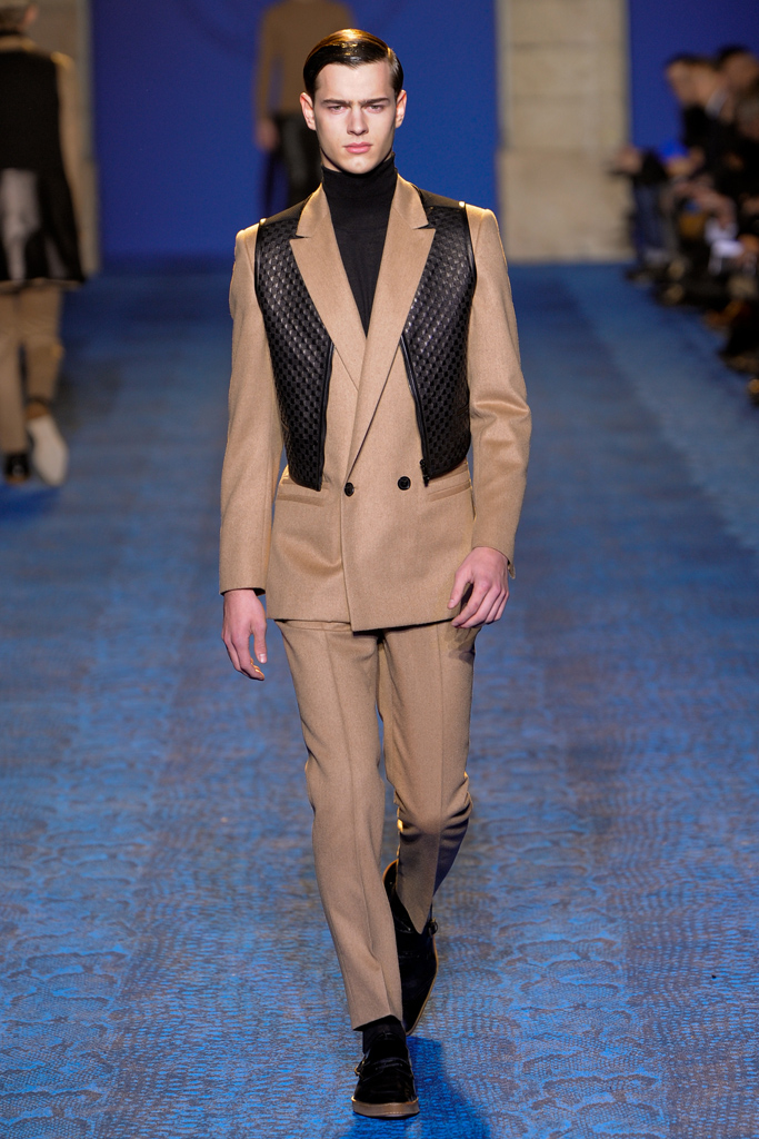 Versace 2011 ﶬbDƬ