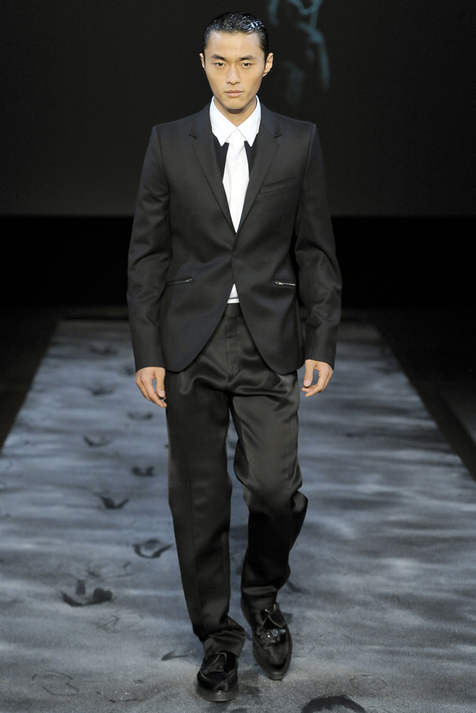 Mugler 2011 ﶬbDƬ