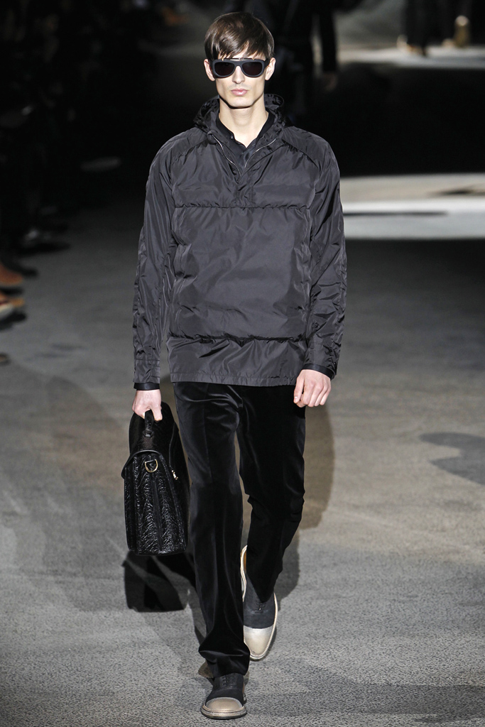 Louis Vuitton 2011 ﶬbDƬ