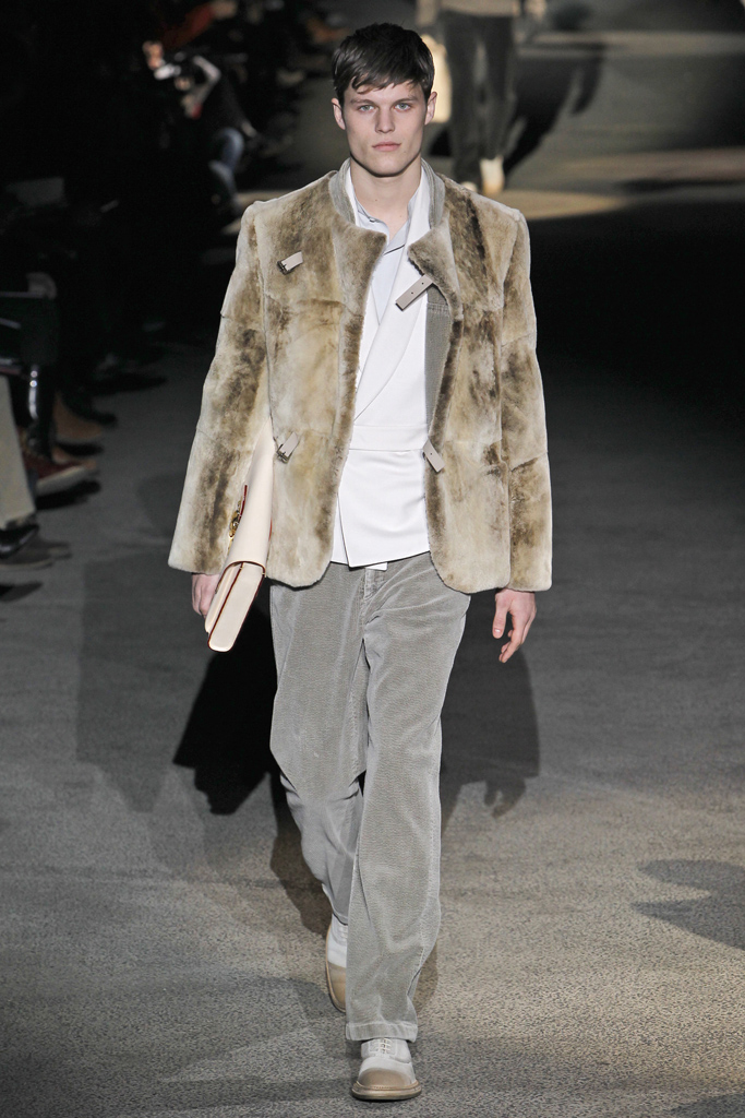 Louis Vuitton 2011 ﶬbDƬ