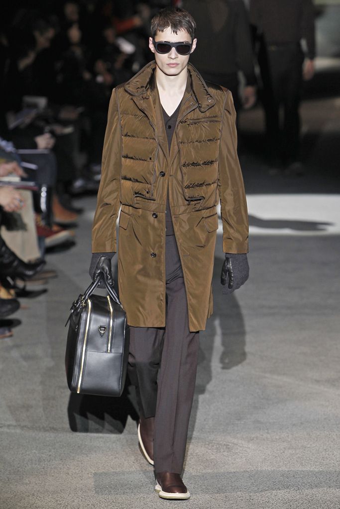 Louis Vuitton 2011 ﶬbDƬ