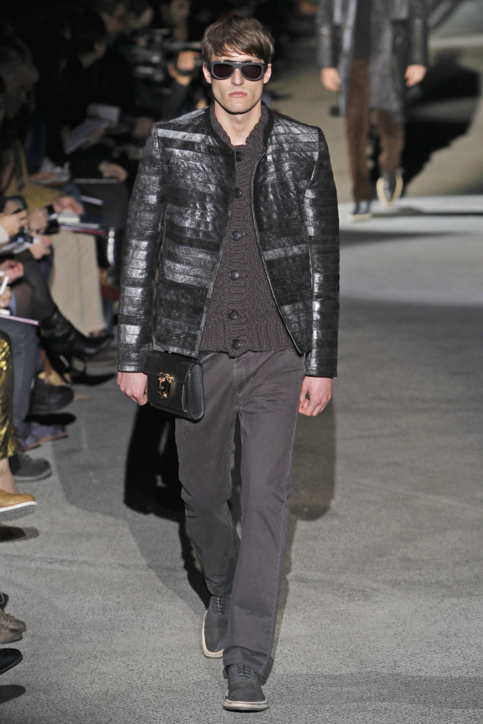 Louis Vuitton 2011 ﶬbDƬ