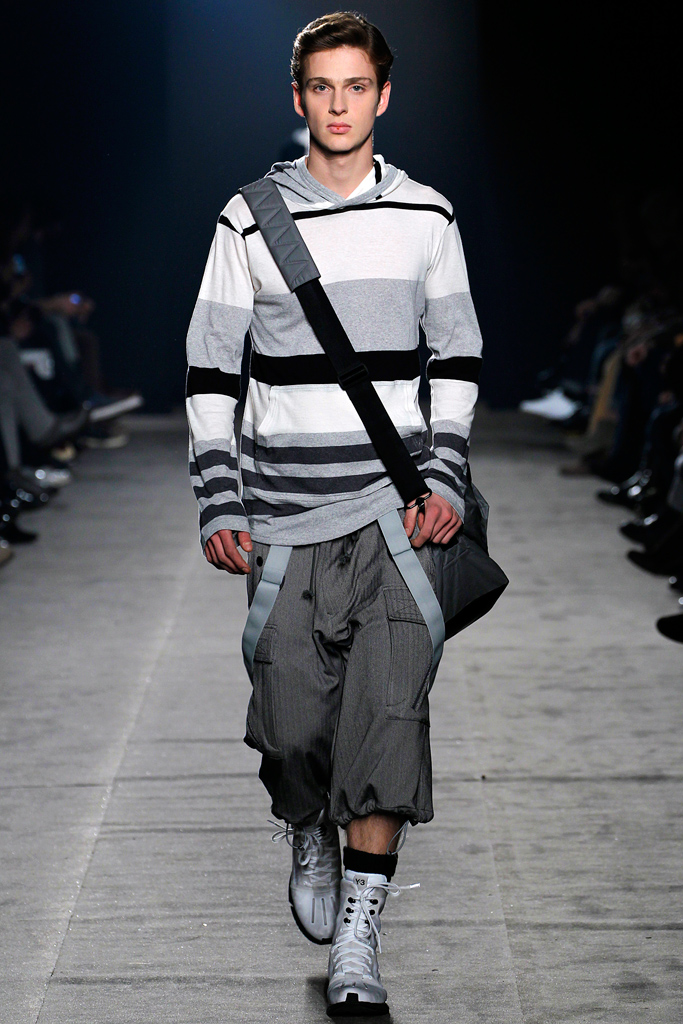 Y-3 2011 ﶬbDƬ