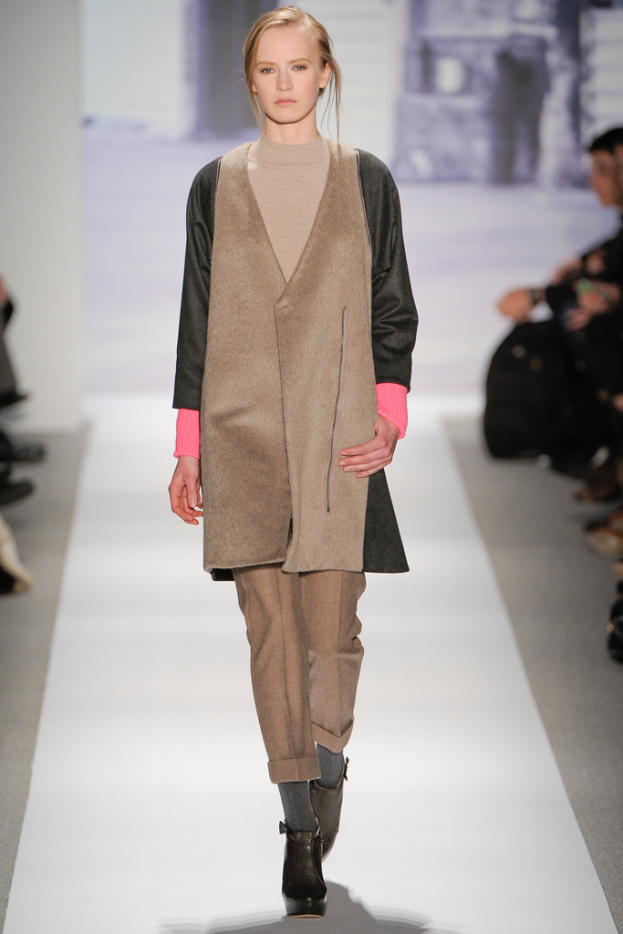 Tibi  2011 ﶬ¸DƬ