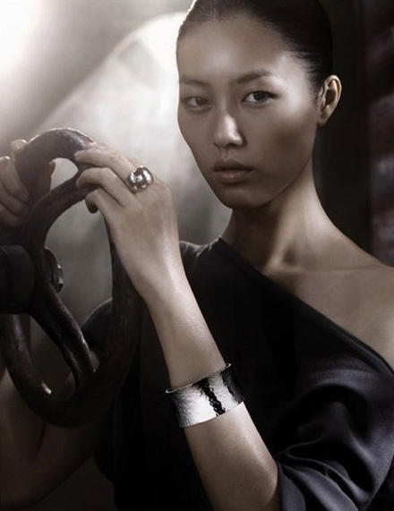 Calvin Klein 2011ďVƬ DƬ