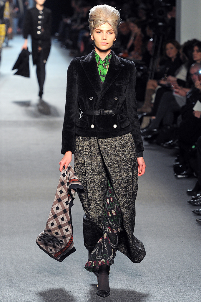 Jean Paul Gaultier 2011ﶬ DƬ