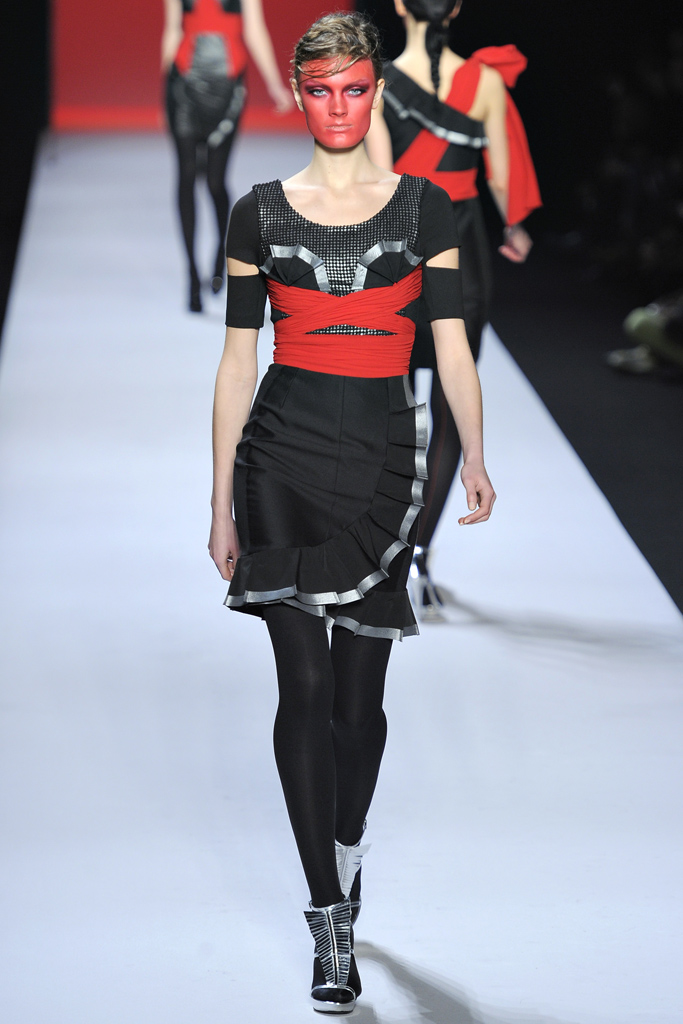 Viktor & Rolf 2011ﶬ DƬ