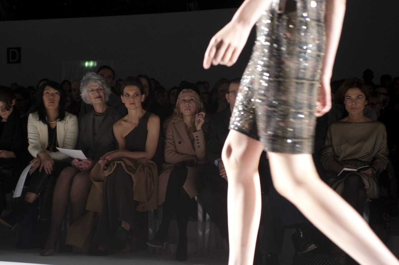 Katie Holmes出席 MAX MARA 2011秋冬時裝發布會高清圖片