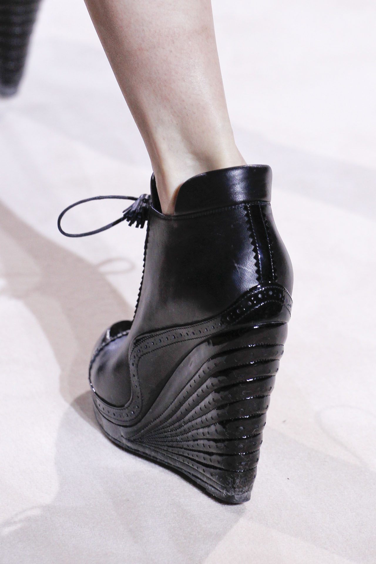 Yves Saint Laurent 2011ﶬDƬ