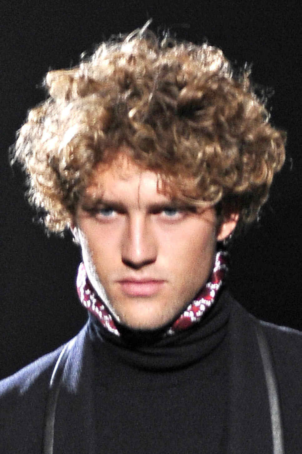 Corneliani 2011ﶬbDƬ