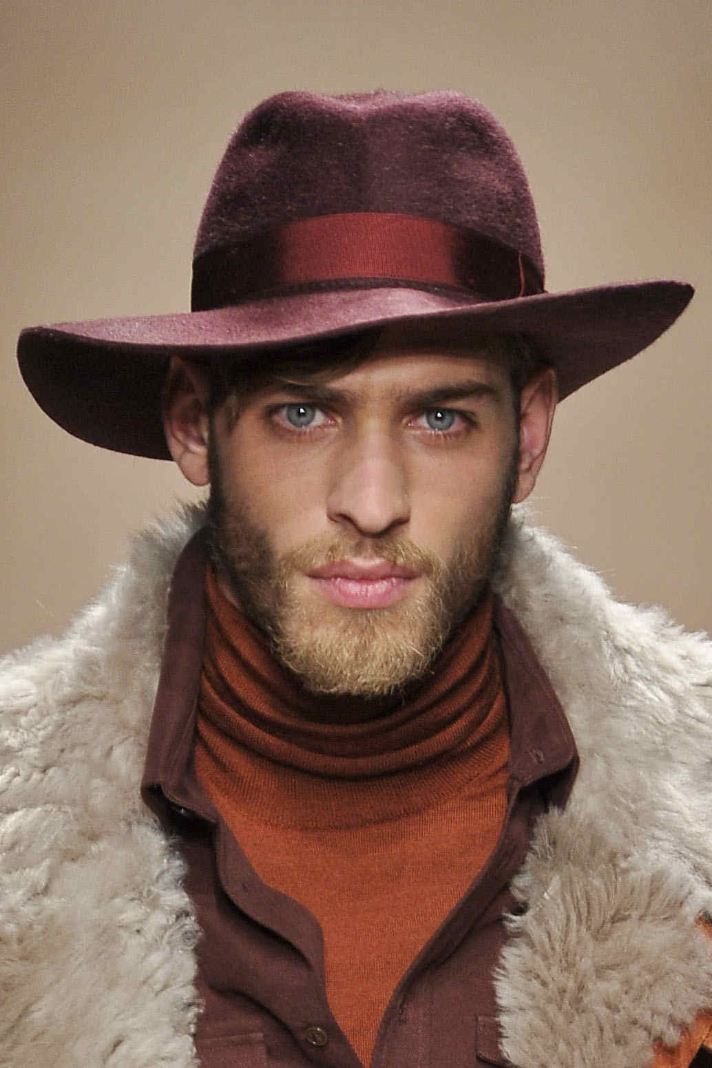 Salvatore Ferragamo 2011ﶬbDƬ