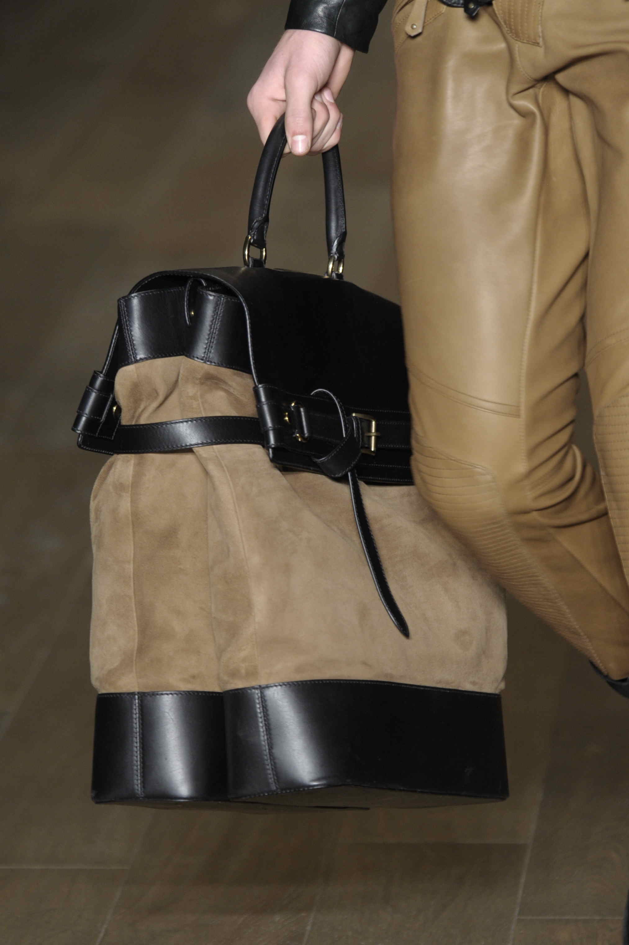 Trussardi 2011ﶬbDƬ