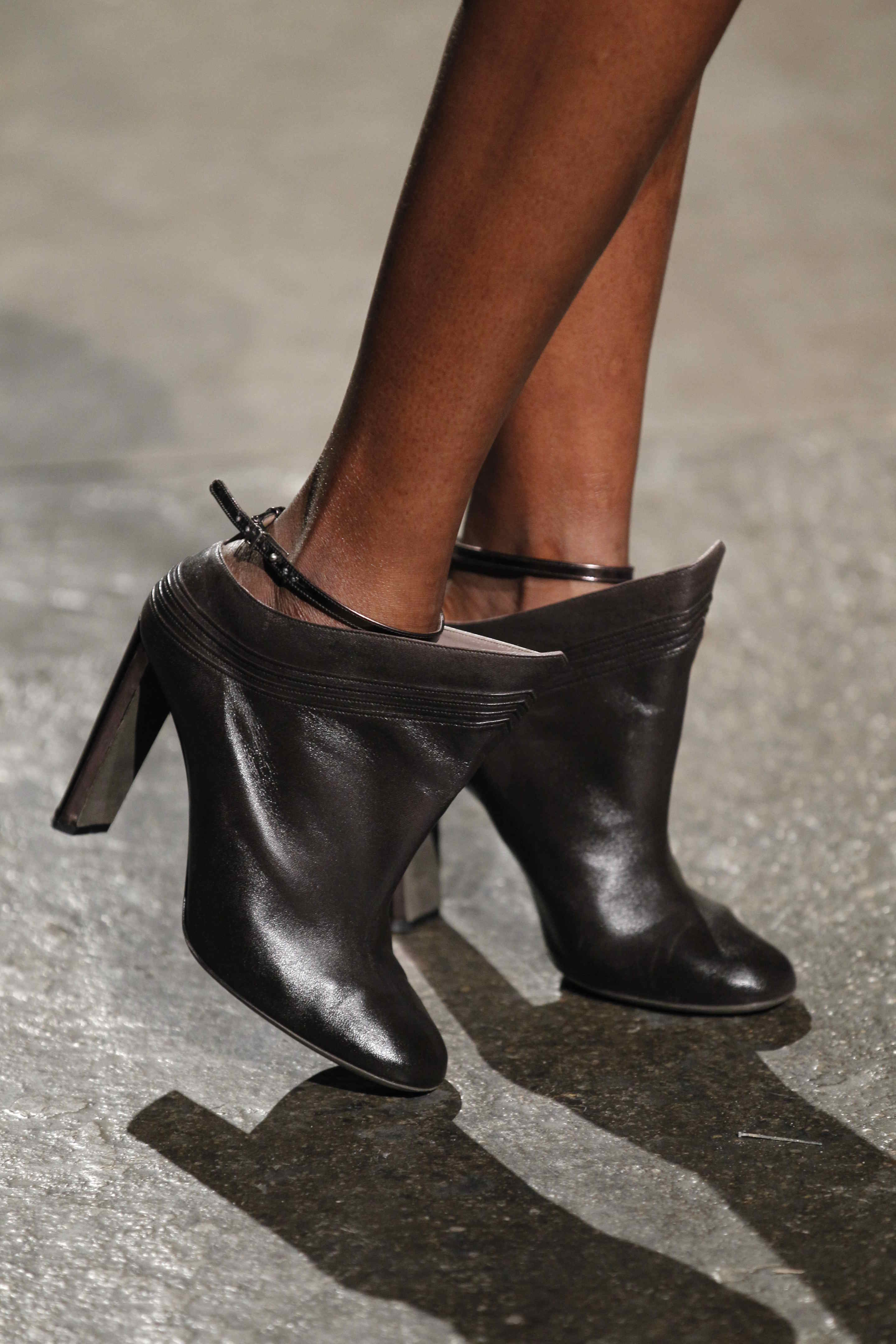 Halston 2011ﶬŮʿЬĸDƬ