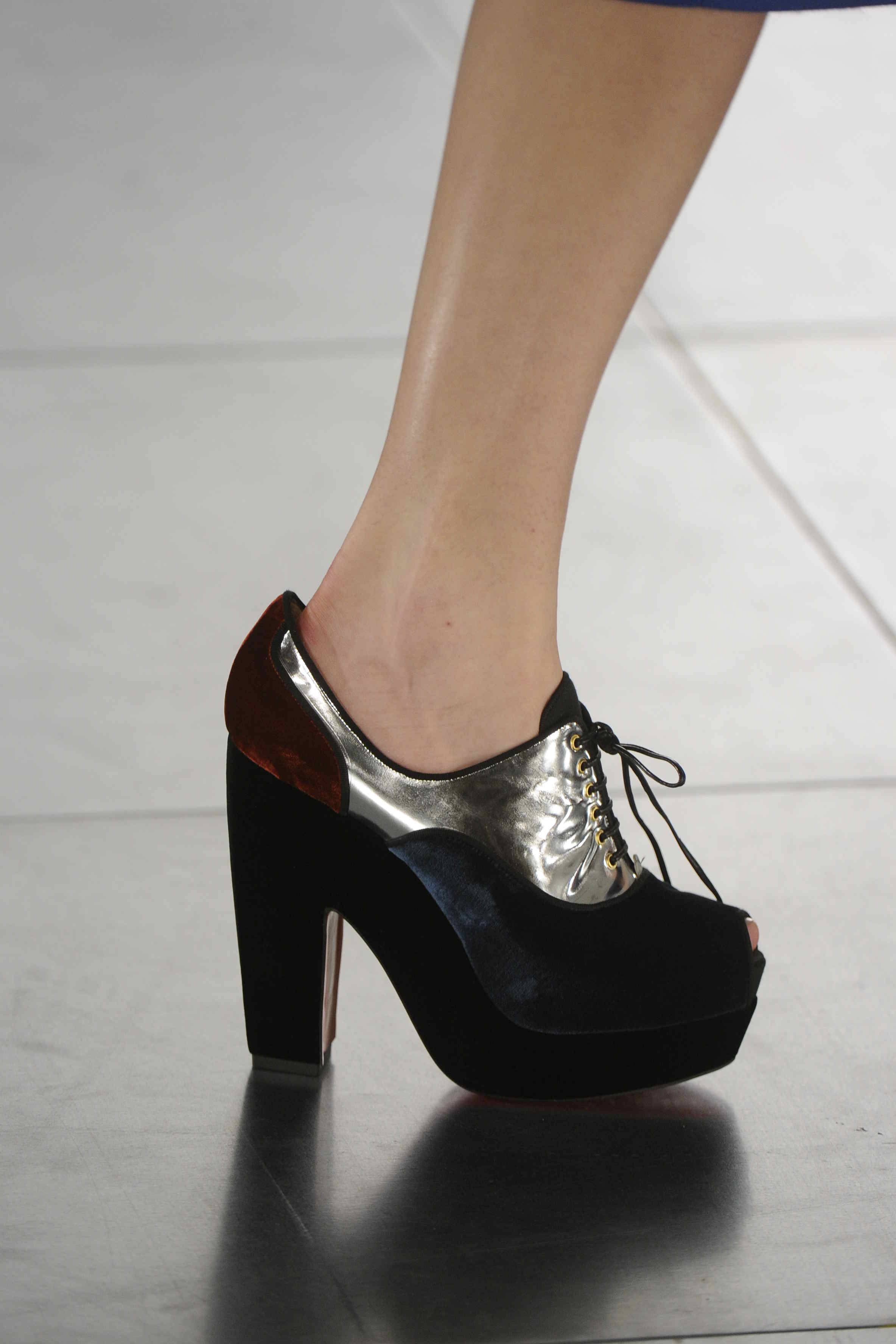 Jonathan Saunders 2011ﶬŮʿЬĸDƬ