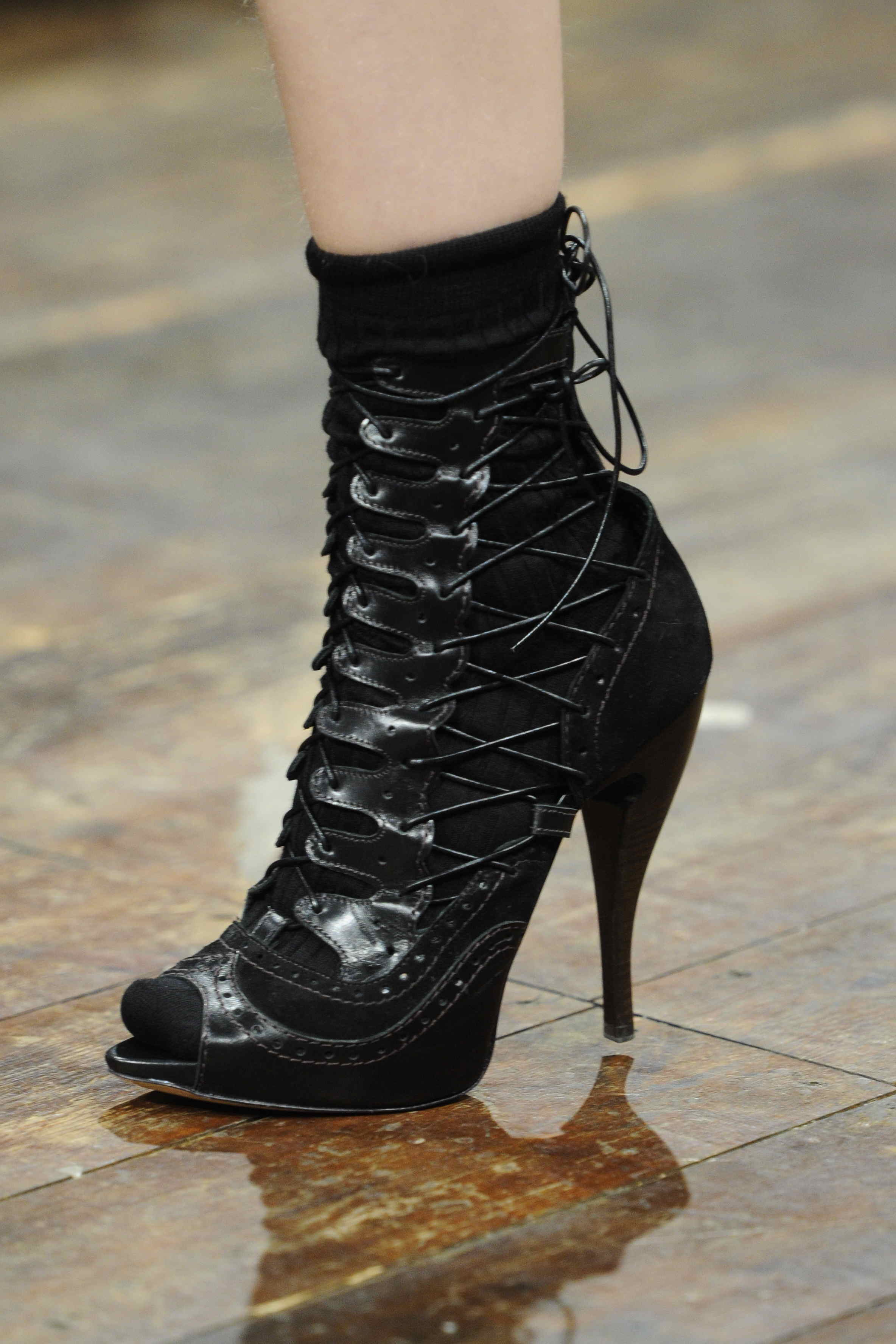 Julien Macdonald 2011ﶬŮʿЬĸDƬ