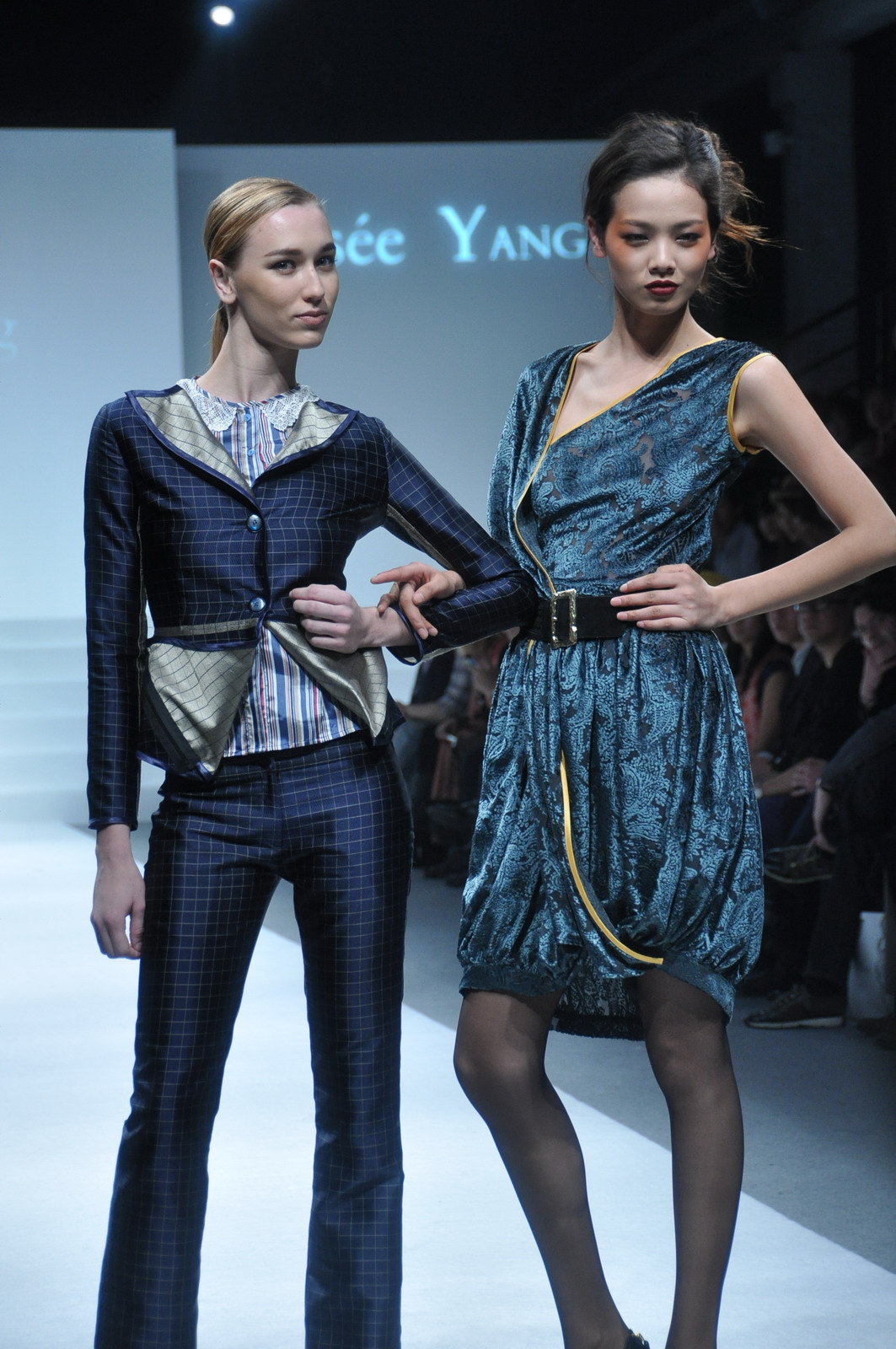 Elysee YANG 2011ﶬDƬ
