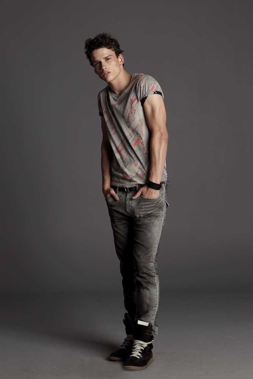 ARMANI EXCHANGE 2011春夏男裝新品TRAVELISTA高清圖片