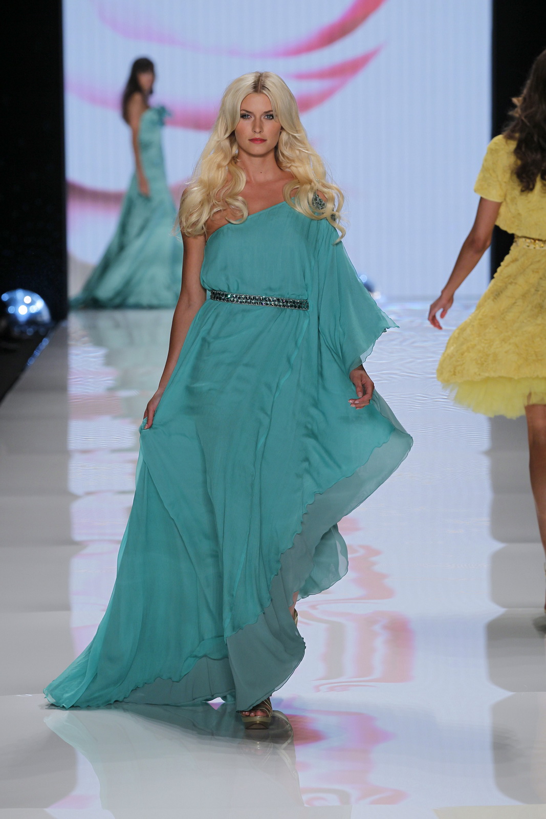 Basler 2012DƬ