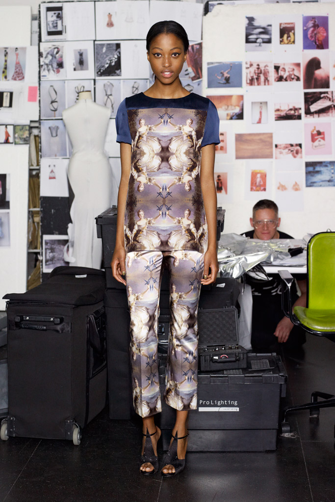 Giles 2012紺ɼϵиDƬ