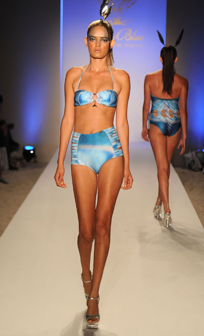 Lisa Blue 2012~Ӿb(chng)DƬ