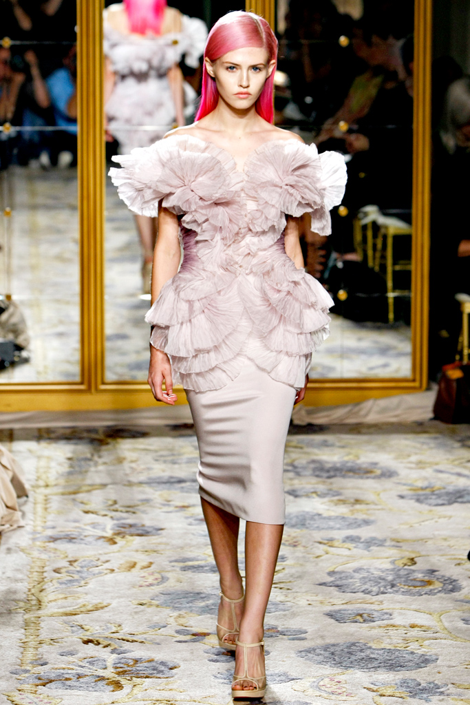 Marchesa 2012DƬ