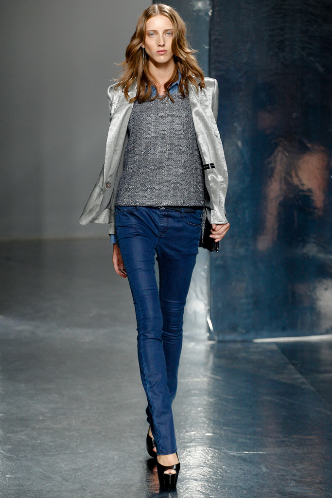 Theyskens Theory 2012(chng)DƬ