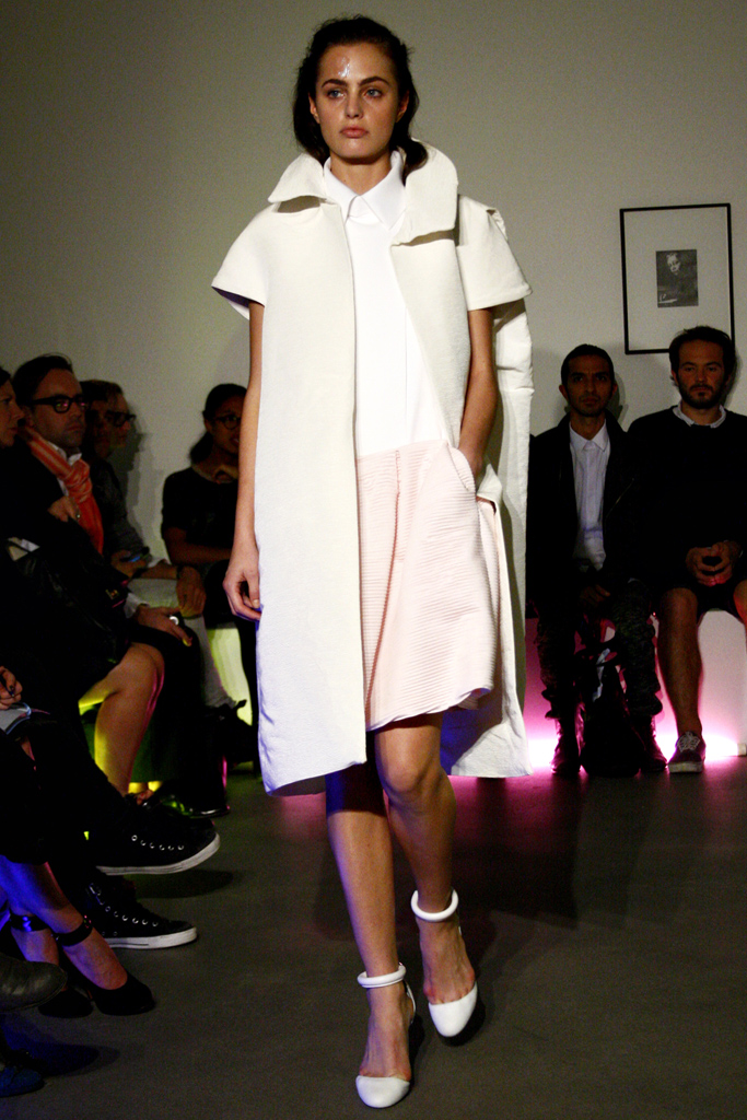 Thomas Tait 2012DƬ