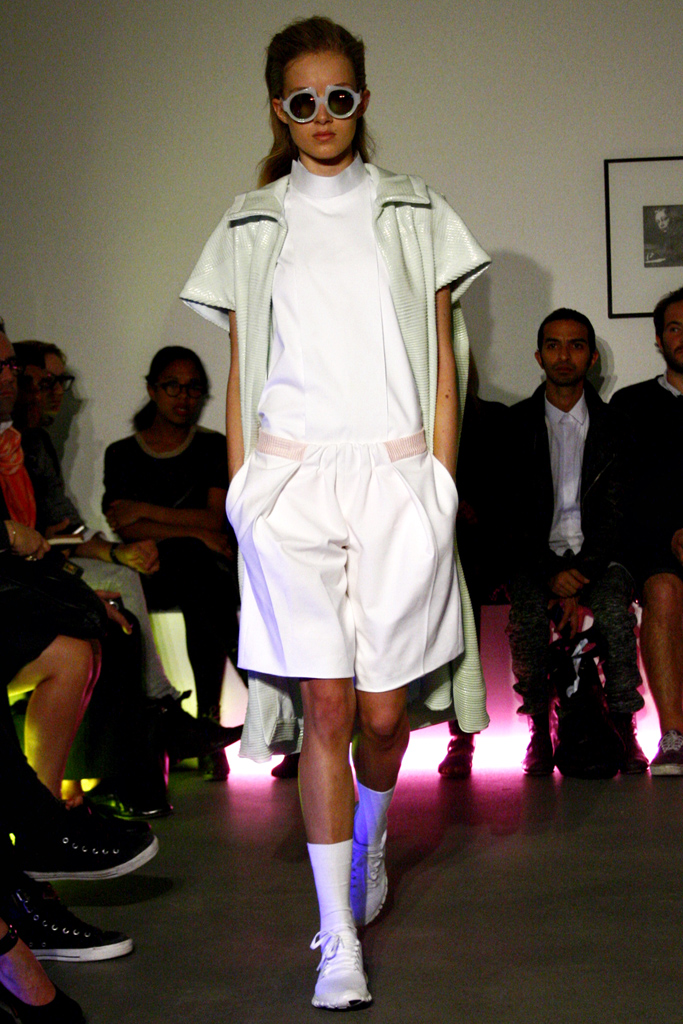 Thomas Tait 2012DƬ