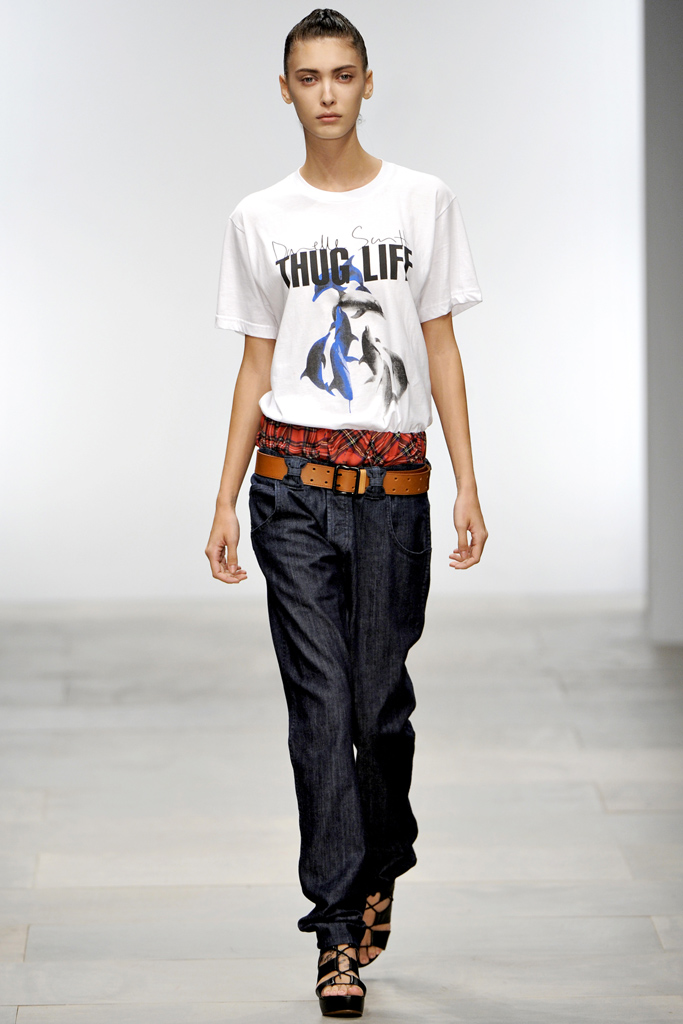 Danielle Scutt 2012DƬ