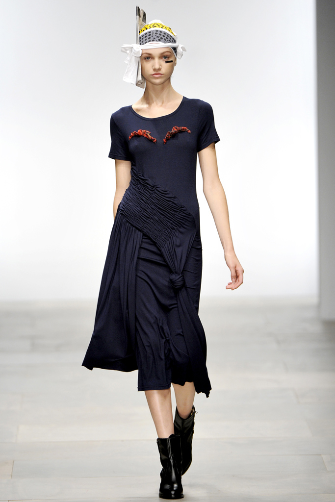 Danielle Scutt 2012DƬ
