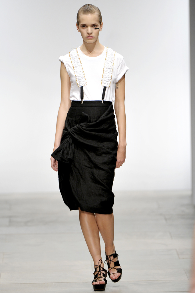 Danielle Scutt 2012DƬ