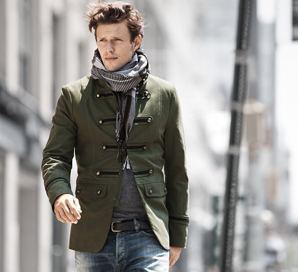 H&M Dress for fall 2011男裝廣告 高清圖片