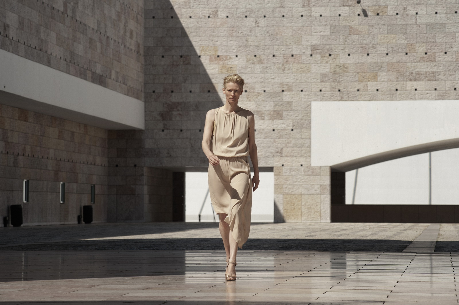 代言人Tilda Swinton New Nudo廣告及花絮圖高清圖片