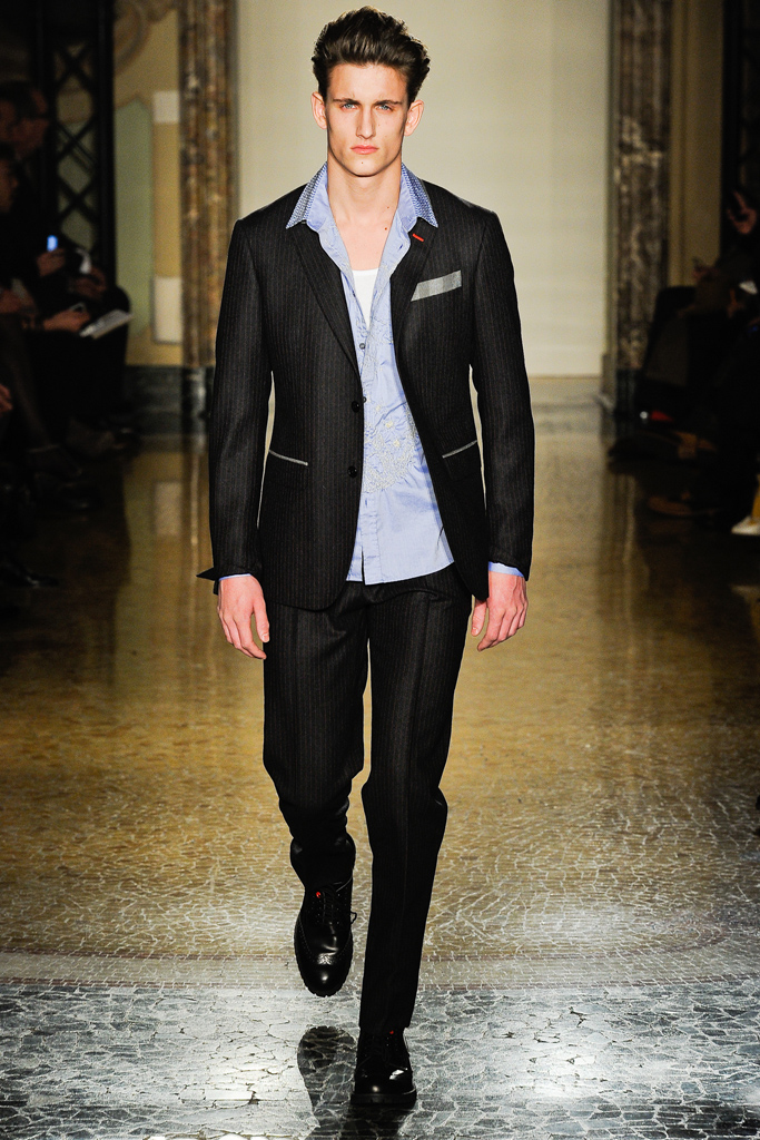 Moschino 2012秋冬男裝高清圖片