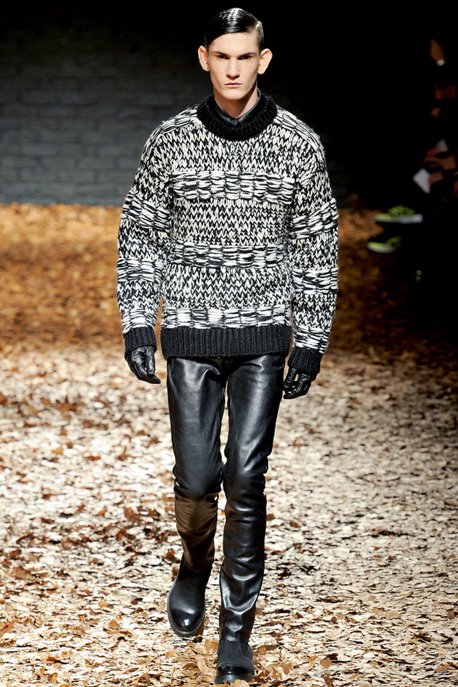 McQ 2012ﶬ¸DƬ
