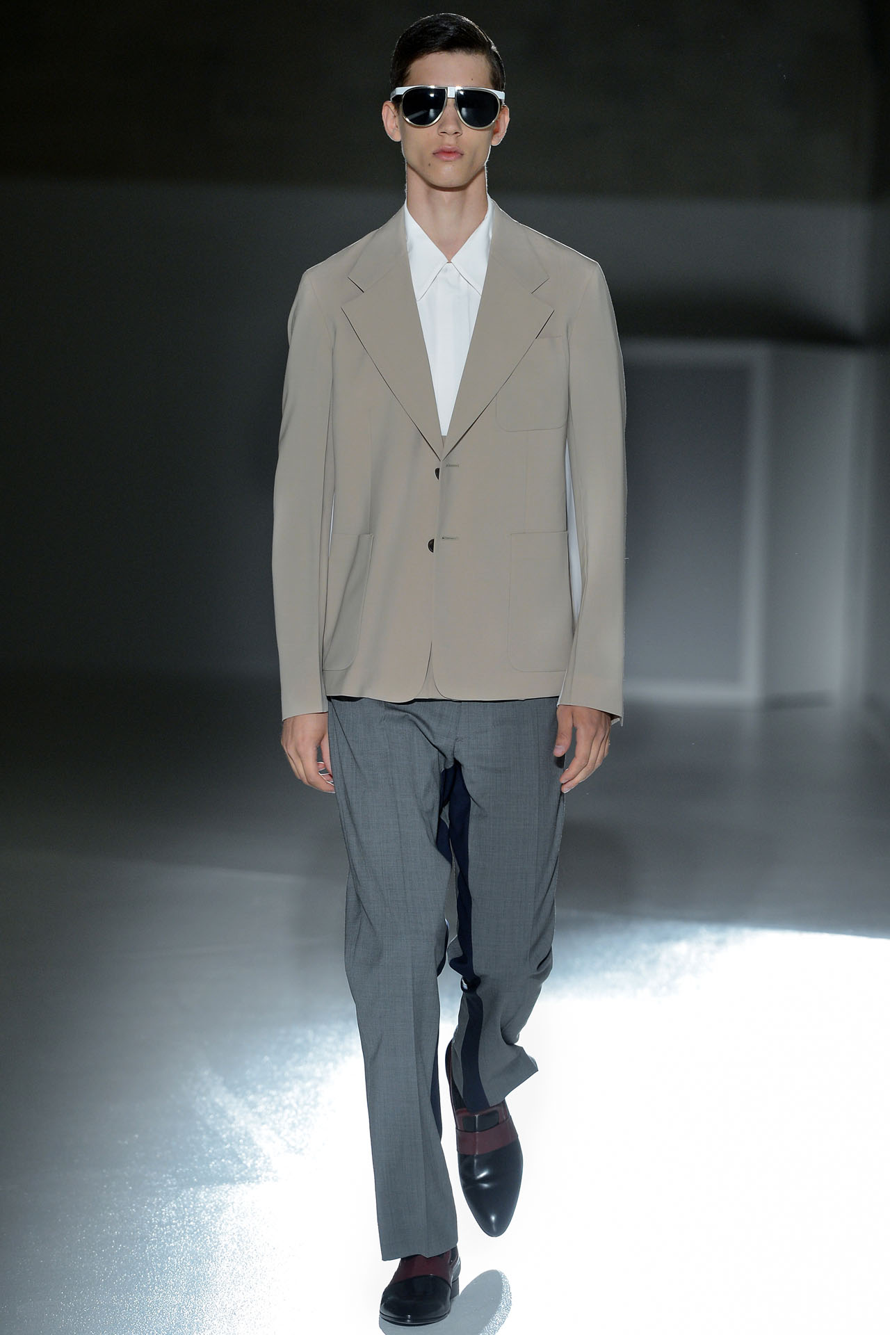 Prada 13bDƬ