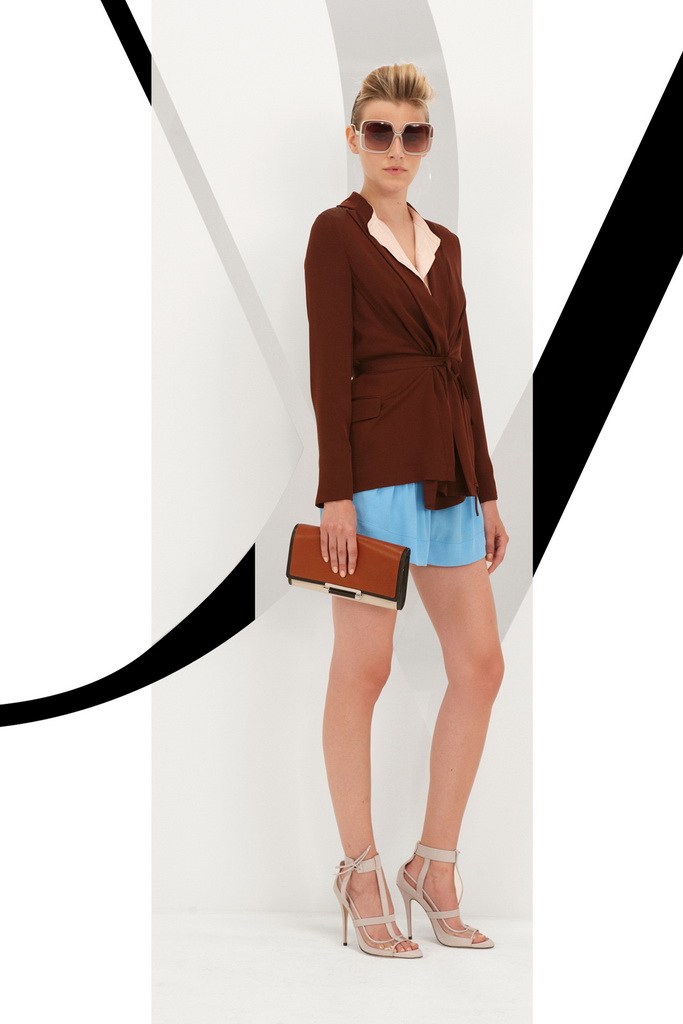 DVF 13紺DƬ