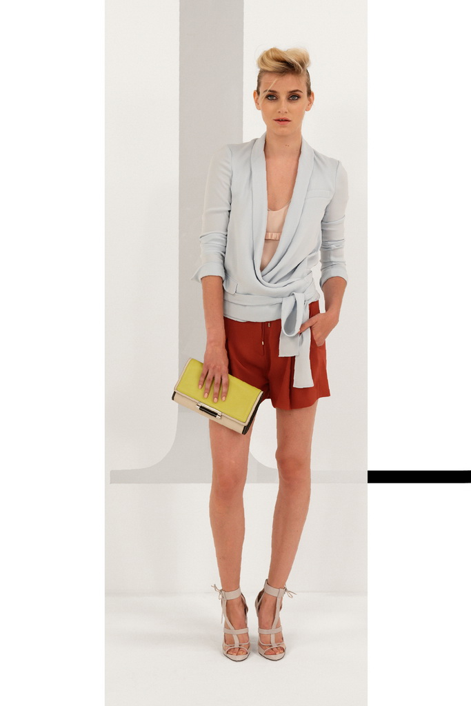 DVF 13紺DƬ