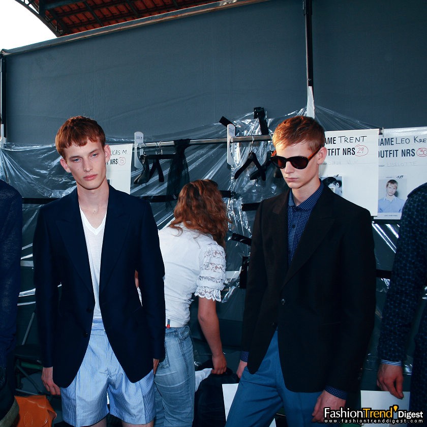 BACKSTAGE 