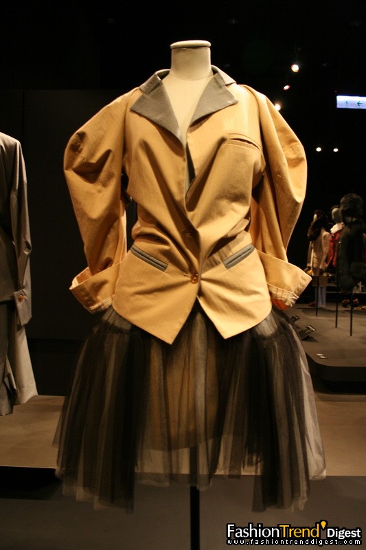 Vivienne Westwood世界巡回時(shí)裝展香港站 