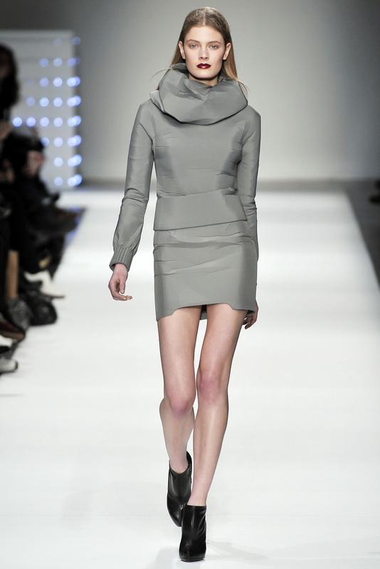 Hussein Chalayan 09ﶬDƬ