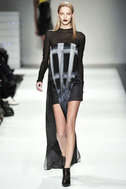 Hussein Chalayan 09ﶬDƬ