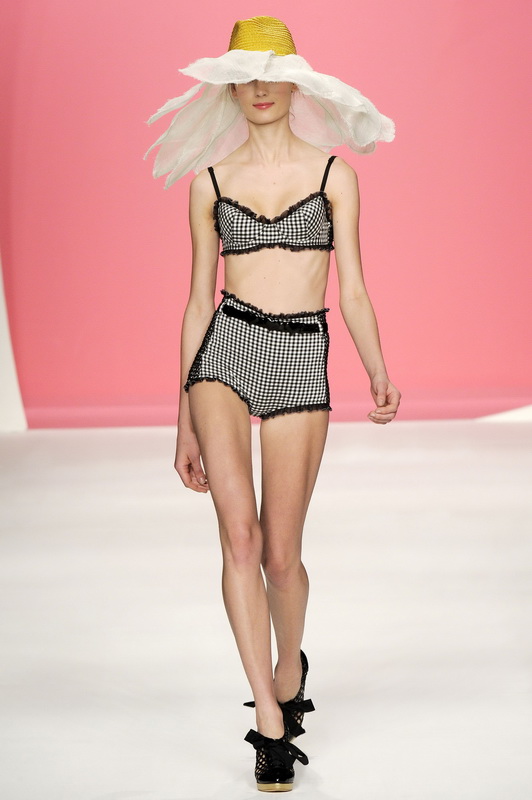 Moschino - Cheap & Chic 10ĸDƬ